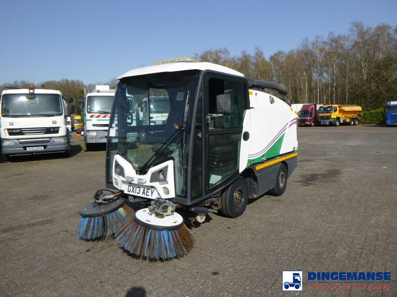 Johnston C202 compact street sweeper - سياره كنس شوارع: صورة 1 Johnston C202 compact street sweeper - سياره كنس شوارع: صورة 1