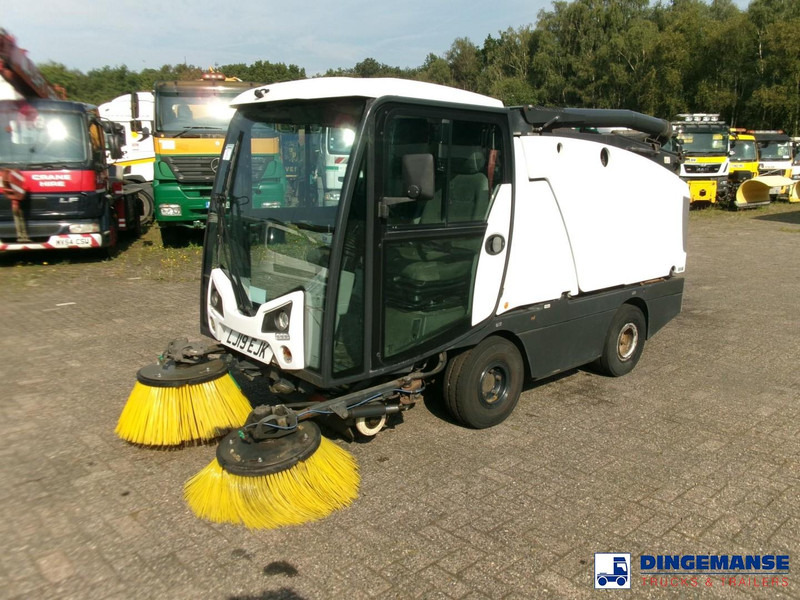 Johnston C202 compact street sweeper - سياره كنس شوارع: صورة 1 Johnston C202 compact street sweeper - سياره كنس شوارع: صورة 1