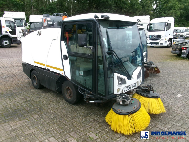 Johnston C202 compact street sweeper - سياره كنس شوارع: صورة 2 Johnston C202 compact street sweeper - سياره كنس شوارع: صورة 2