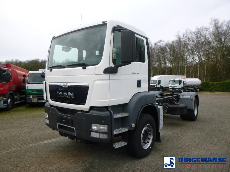 MAN TGS 19.360 4X2 BBS manual Euro 2 chassis + PTO - شاحنة هيكل كابينة: صورة 1 MAN TGS 19.360 4X2 BBS manual Euro 2 chassis + PTO - شاحنة هيكل كابينة: صورة 1