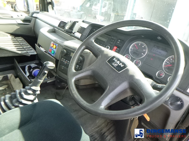 Interior photo 2: شاحنة كرين MAN TGS 26.360 6x2 RHD + HMF 1420 K2 Interior photo 2: شاحنة كرين MAN TGS 26.360 6x2 RHD + HMF 1420 K2