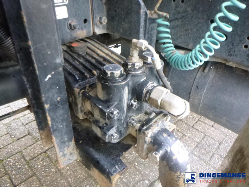 Mercedes-Benz Axor 1824 4x2 vacuum tank 8.1 m3 Mercedes-Benz Axor 1824 4x2 vacuum tank 8.1 m3: صورة 15 Mercedes-Benz Axor 1824 4x2 vacuum tank 8.1 m3 Mercedes-Benz Axor 1824 4x2 vacuum tank 8.1 m3: صورة 15