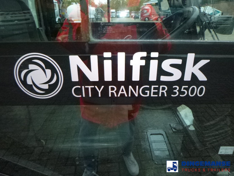 سياره كنس شوارع Nilfisk City Ranger CR 3500 Street sweeper: صورة 13