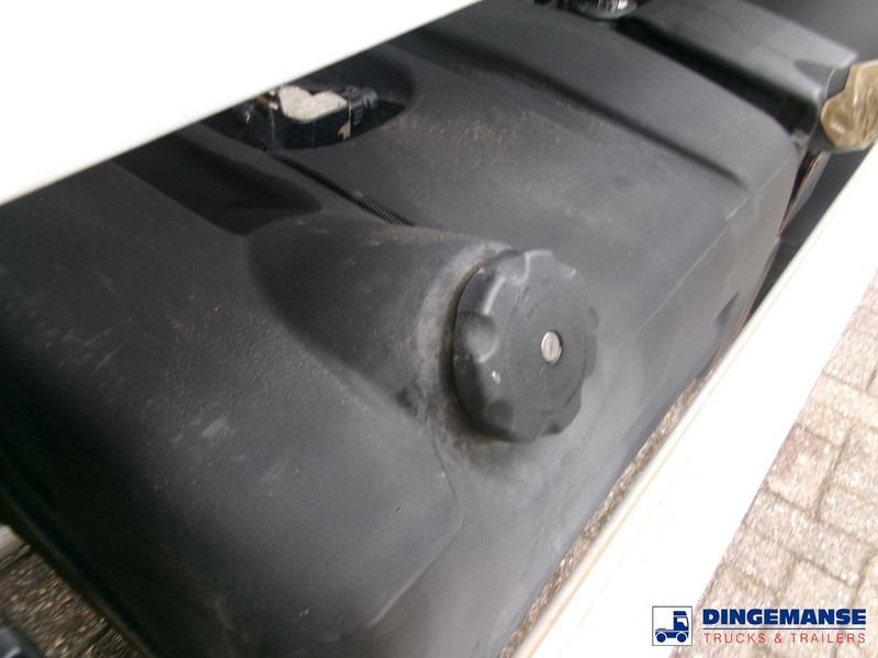 Renault Midlum 280 Dxi 4x2 fuel tank 11.3 m3 / 3 comp - شاحنة صهريج: صورة 5 Renault Midlum 280 Dxi 4x2 fuel tank 11.3 m3 / 3 comp - شاحنة صهريج: صورة 5