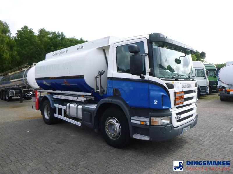 Scania P 230 DB 4x2 RHD fuel tank 12.4 m3 / 4 comp - شاحنة صهريج: صورة 2 Scania P 230 DB 4x2 RHD fuel tank 12.4 m3 / 4 comp - شاحنة صهريج: صورة 2
