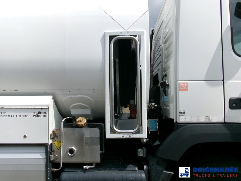 Volvo FM 380 6X2 fuel tank 20.6 m3 / 4 comp - شاحنة صهريج: صورة 5 Volvo FM 380 6X2 fuel tank 20.6 m3 / 4 comp - شاحنة صهريج: صورة 5