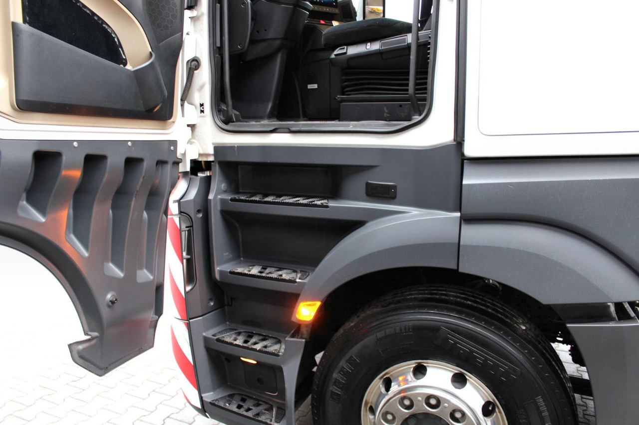 Mercedes-Benz Actros 2551 6x2 BigSpace 68 to Schwerlast + LIFT - وحدة جر: صورة 5 Mercedes-Benz Actros 2551 6x2 BigSpace 68 to Schwerlast + LIFT - وحدة جر: صورة 5