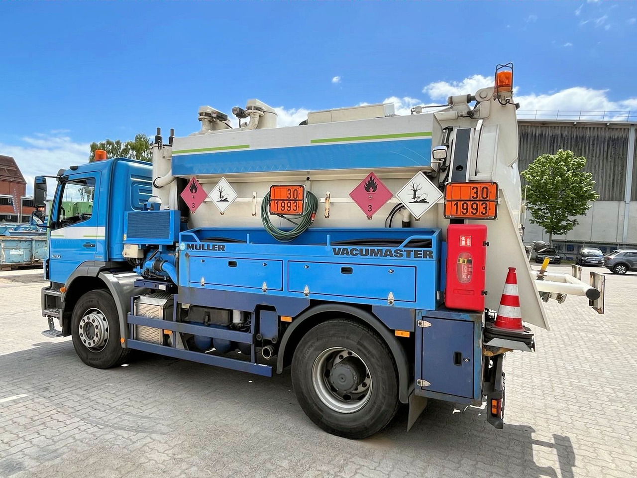 Mercedes-Benz Axor 1833 Müller 9,5m³ Saug u.Druck+HD-Spül +ADR - شاحنة الشفط: صورة 2 Mercedes-Benz Axor 1833 Müller 9,5m³ Saug u.Druck+HD-Spül +ADR - شاحنة الشفط: صورة 2