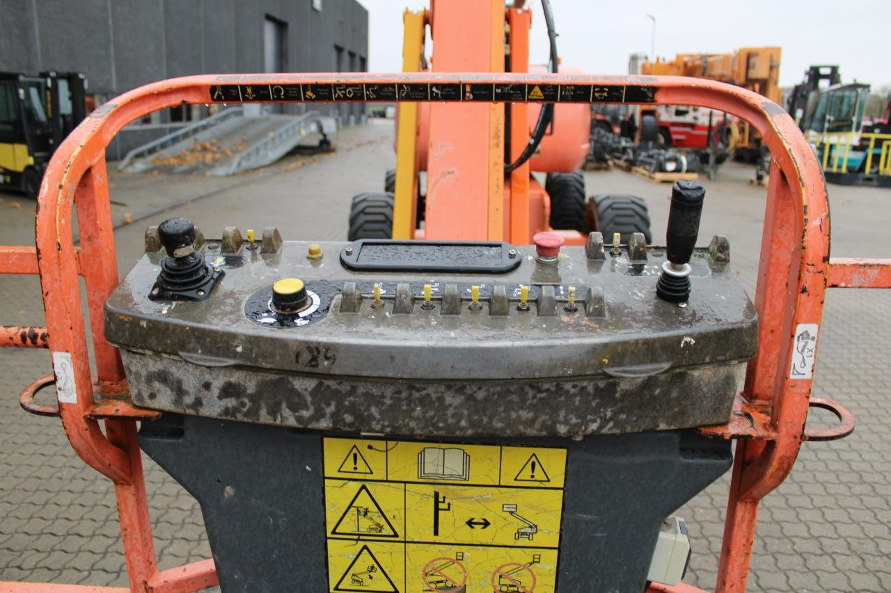 JLG 800AJ - شاحنة ذراع مفصلي: صورة 4 JLG 800AJ - شاحنة ذراع مفصلي: صورة 4