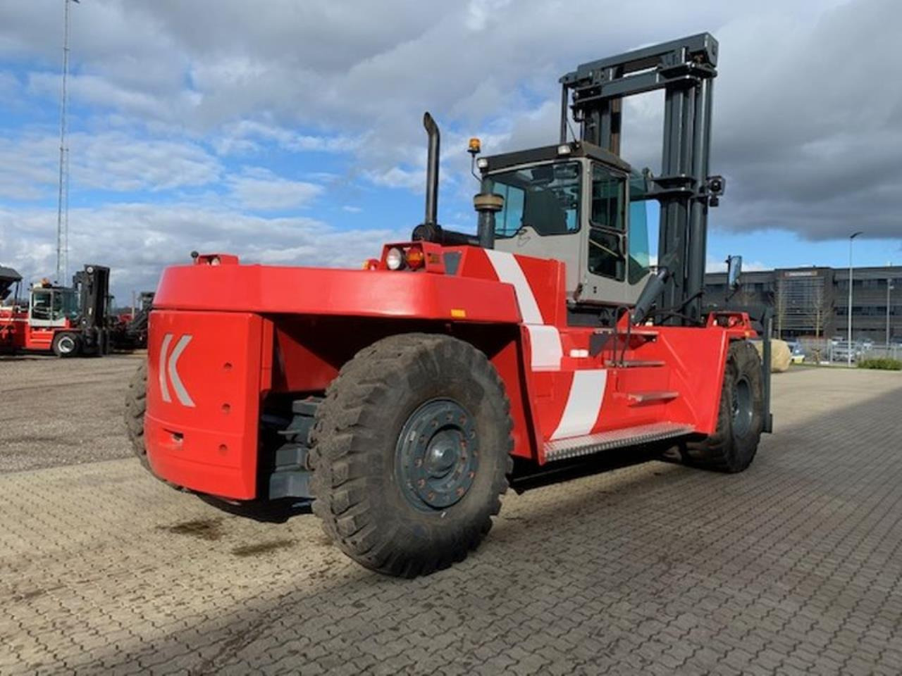 Kalmar DCD320-12LB - رافعة شوكية ديزل: صورة 3 Kalmar DCD320-12LB - رافعة شوكية ديزل: صورة 3