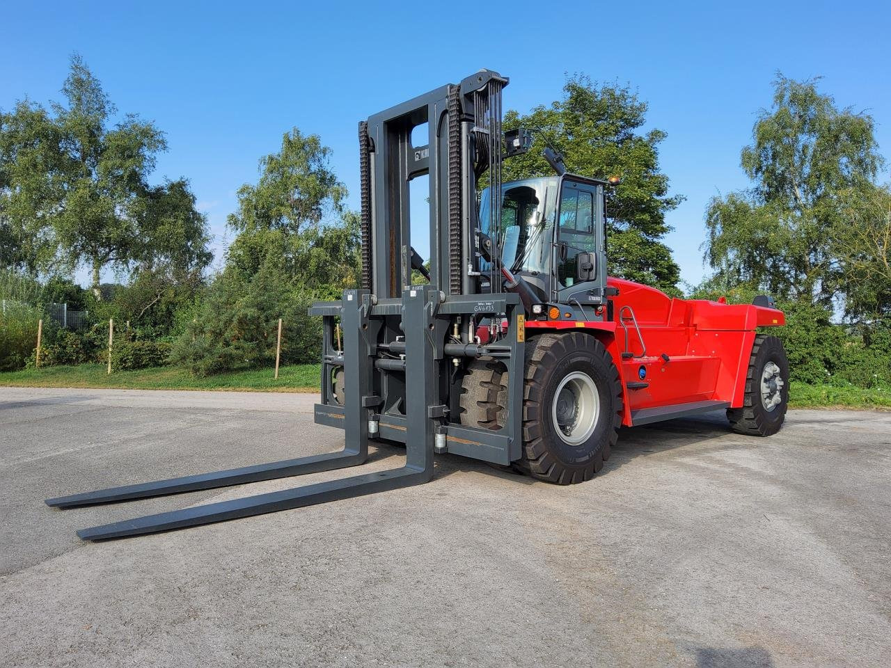 Kalmar DCG330-12 - رافعة شوكية ديزل: صورة 2 Kalmar DCG330-12 - رافعة شوكية ديزل: صورة 2