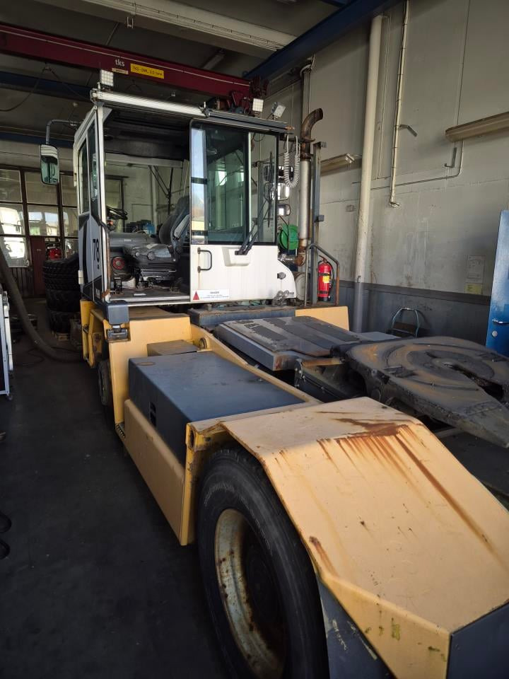 Kalmar TR618I - جرار المحطة: صورة 2 Kalmar TR618I - جرار المحطة: صورة 2