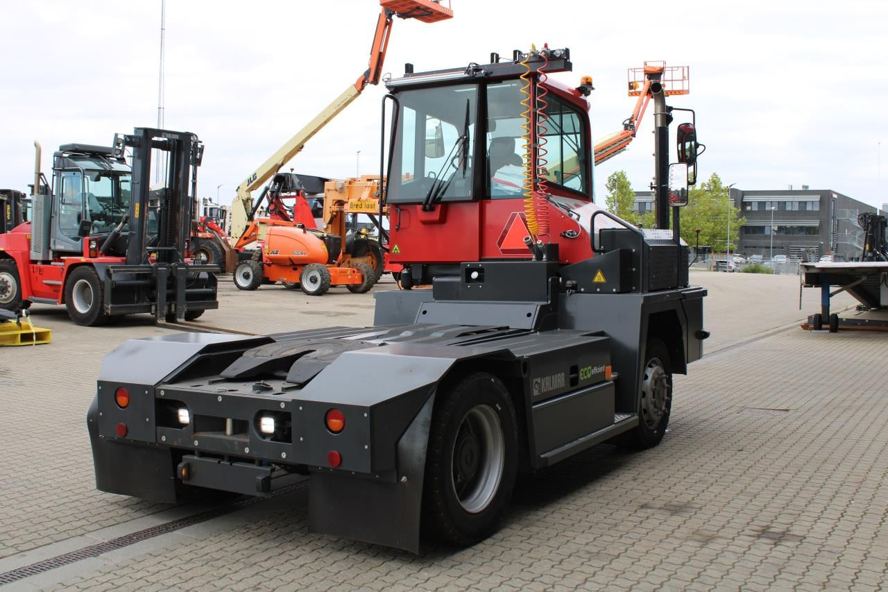 Kalmar TRL618I 4X4 - جرار المحطة: صورة 3 Kalmar TRL618I 4X4 - جرار المحطة: صورة 3