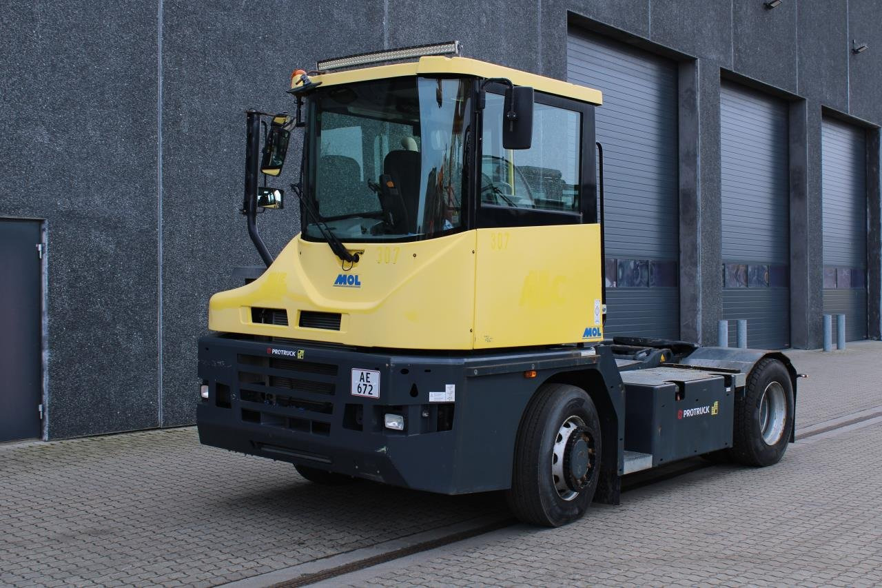 MOL RM255 4X4 - جرار المحطة: صورة 2 MOL RM255 4X4 - جرار المحطة: صورة 2