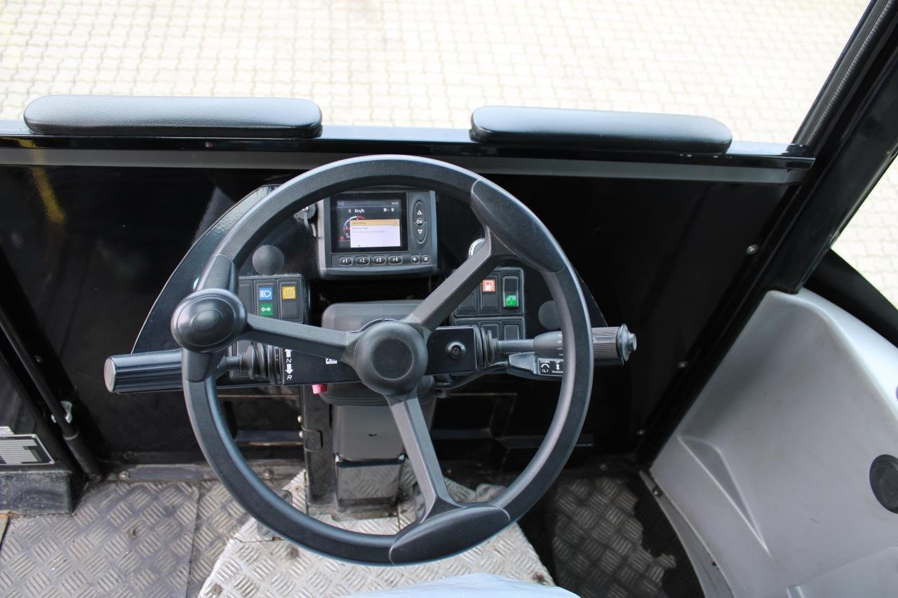 MOL RM255 4X4 - جرار المحطة: صورة 4 MOL RM255 4X4 - جرار المحطة: صورة 4