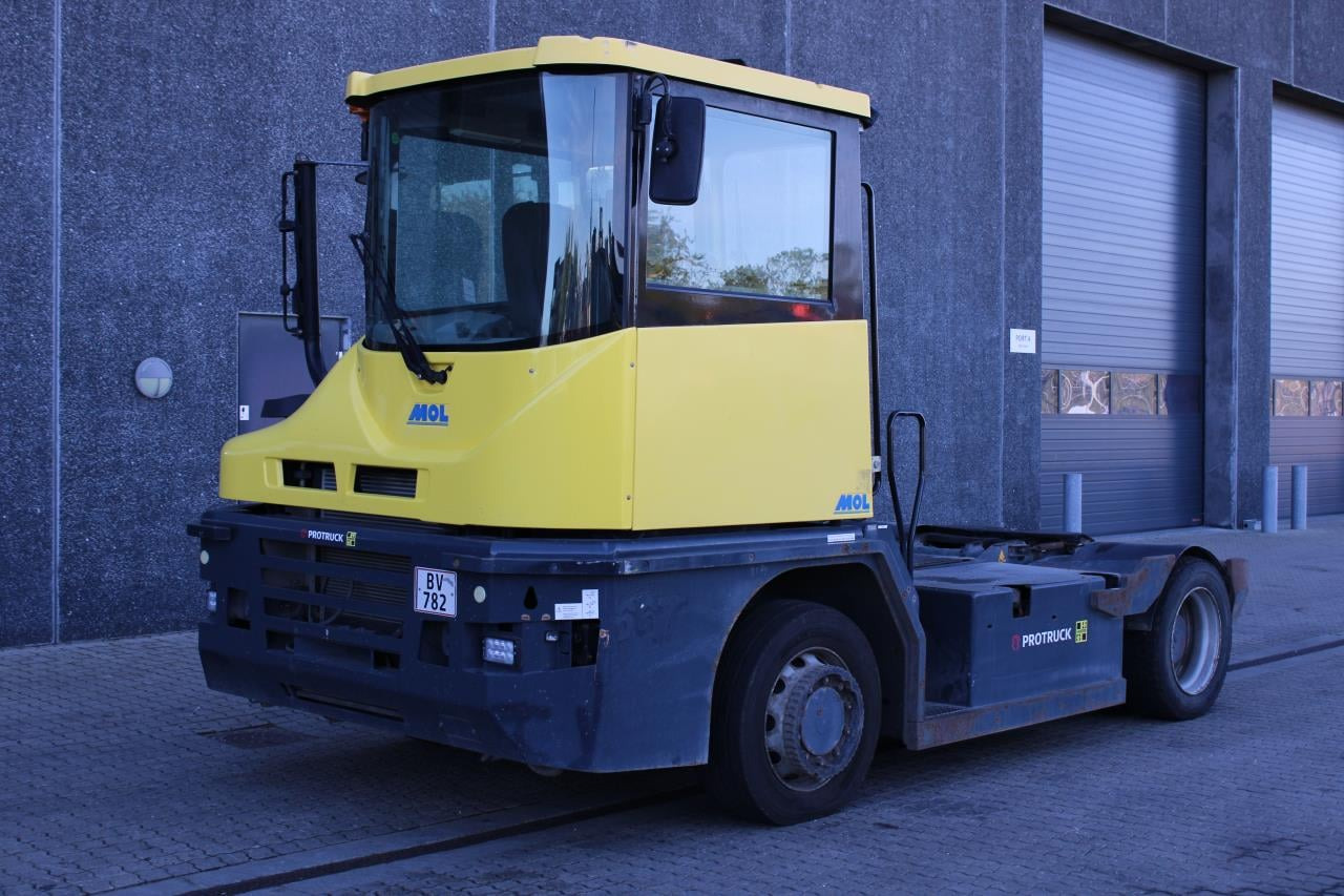 MOL RM255 4X4 - جرار المحطة: صورة 2 MOL RM255 4X4 - جرار المحطة: صورة 2