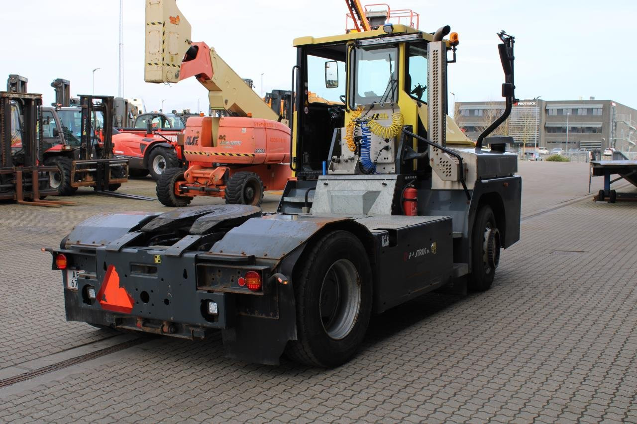 MOL RM255 4X4 - جرار المحطة: صورة 3 MOL RM255 4X4 - جرار المحطة: صورة 3