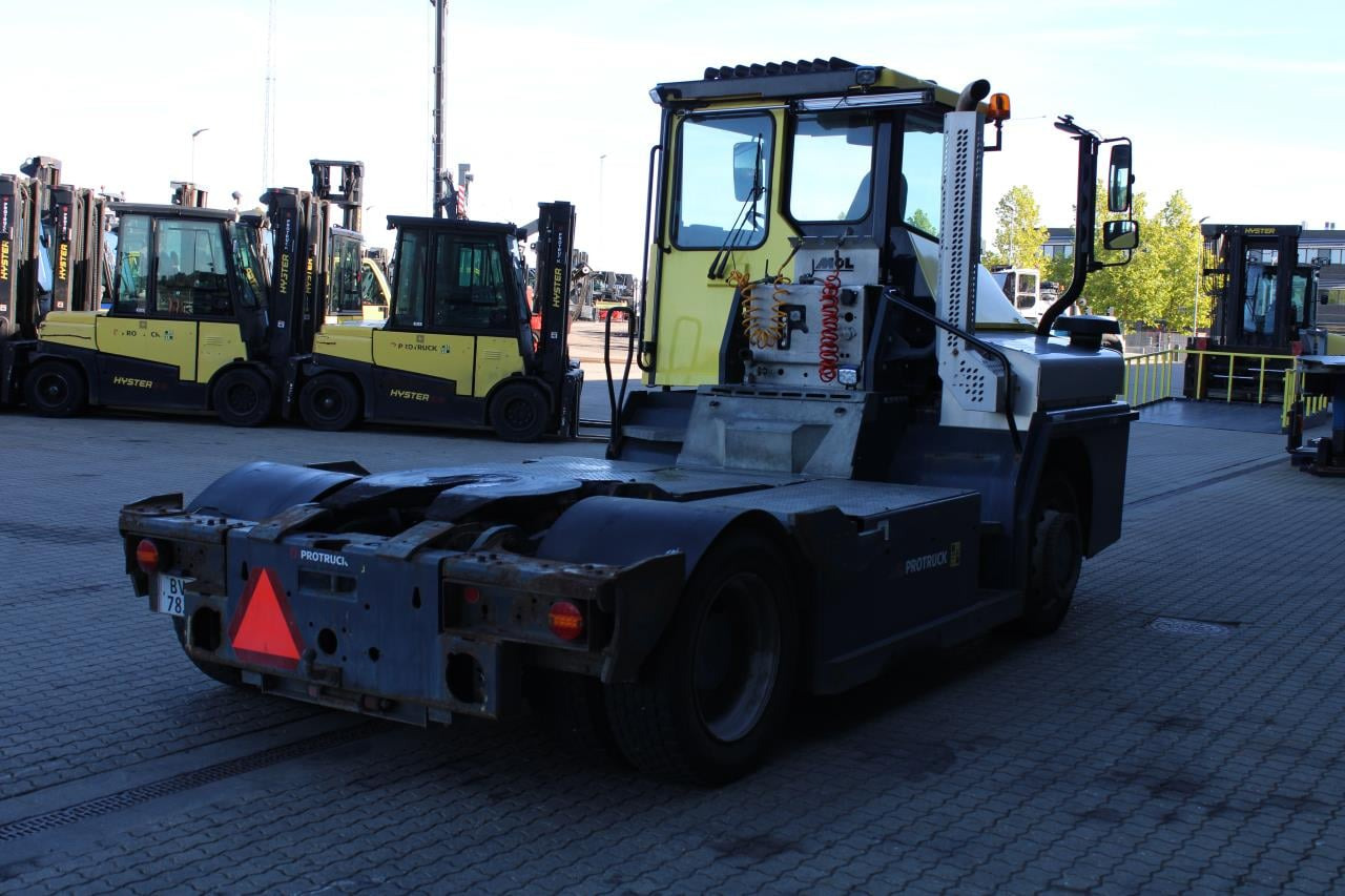 MOL RM255 4X4 - جرار المحطة: صورة 3 MOL RM255 4X4 - جرار المحطة: صورة 3