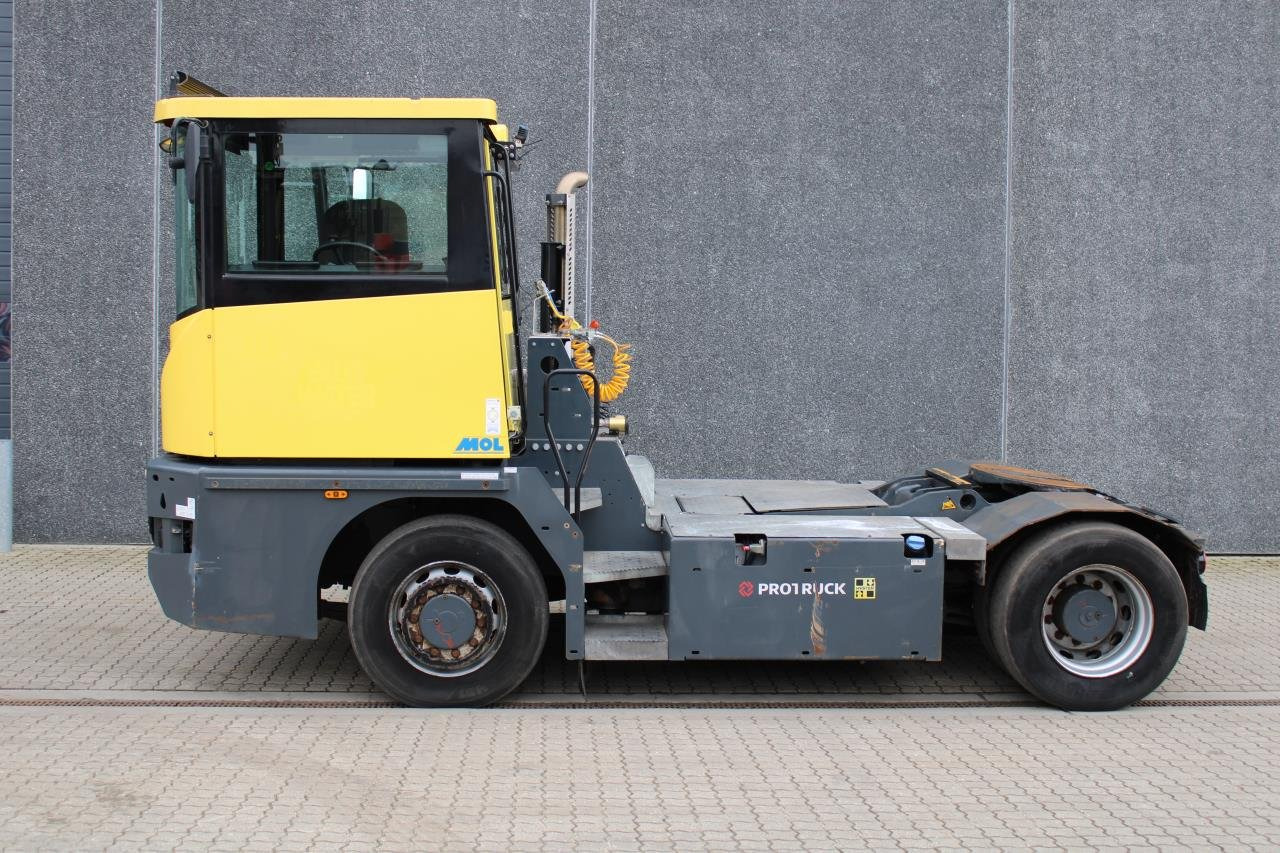 MOL RM255 4X4 - جرار المحطة: صورة 1 MOL RM255 4X4 - جرار المحطة: صورة 1
