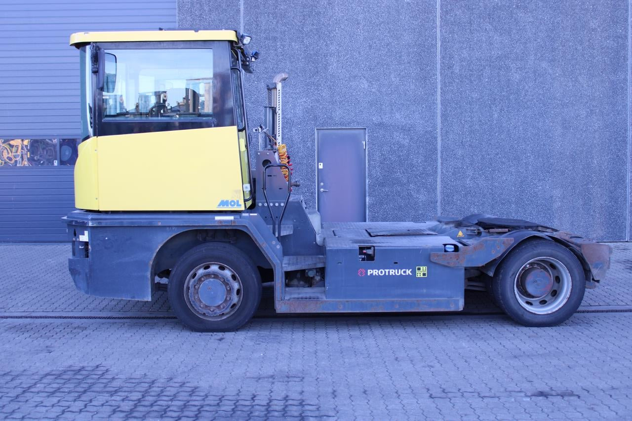 MOL RM255 4X4 - جرار المحطة: صورة 1 MOL RM255 4X4 - جرار المحطة: صورة 1