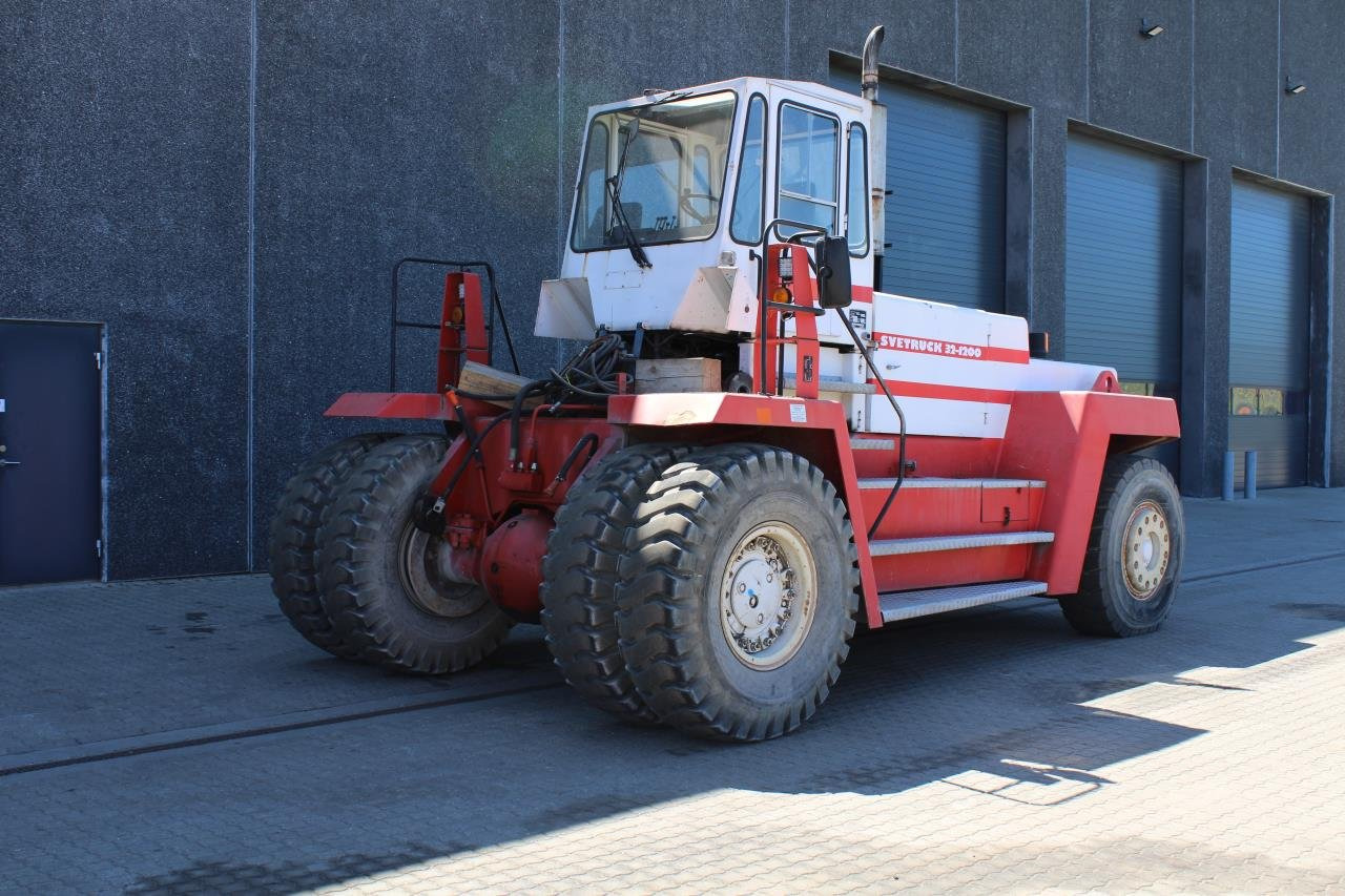 SveTruck 32120-47 - رافعة شوكية ديزل: صورة 2 SveTruck 32120-47 - رافعة شوكية ديزل: صورة 2