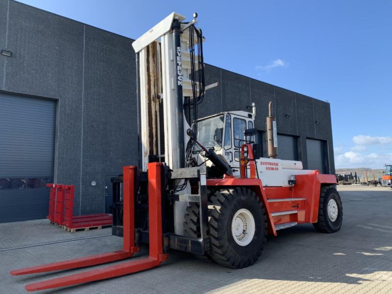 SveTruck 42120-54 - رافعة شوكية ديزل: صورة 2 SveTruck 42120-54 - رافعة شوكية ديزل: صورة 2