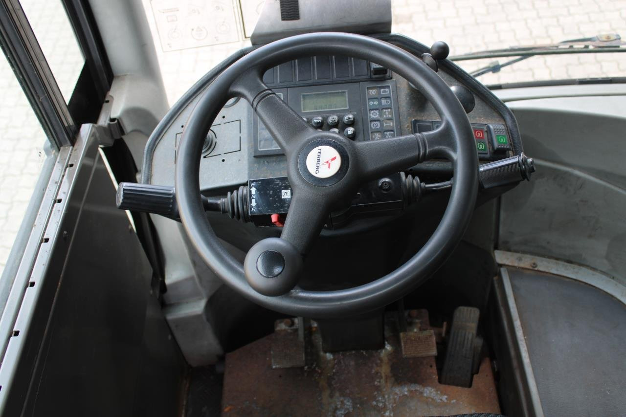 Terberg RT222 - جرار المحطة: صورة 4 Terberg RT222 - جرار المحطة: صورة 4