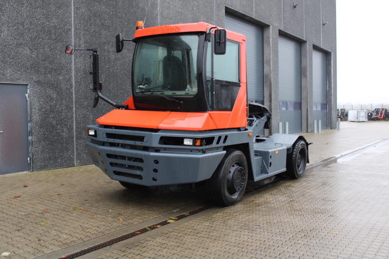 Terberg RT222 - جرار المحطة: صورة 2 Terberg RT222 - جرار المحطة: صورة 2