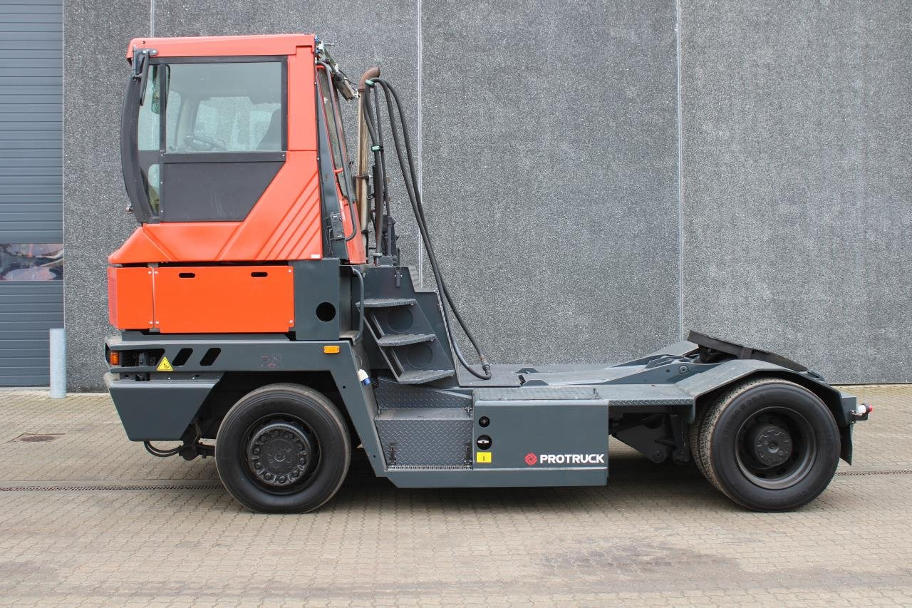 Terberg RT222 - جرار المحطة: صورة 1 Terberg RT222 - جرار المحطة: صورة 1