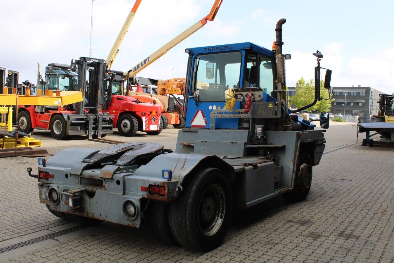 Terberg RT222 - جرار المحطة: صورة 3 Terberg RT222 - جرار المحطة: صورة 3