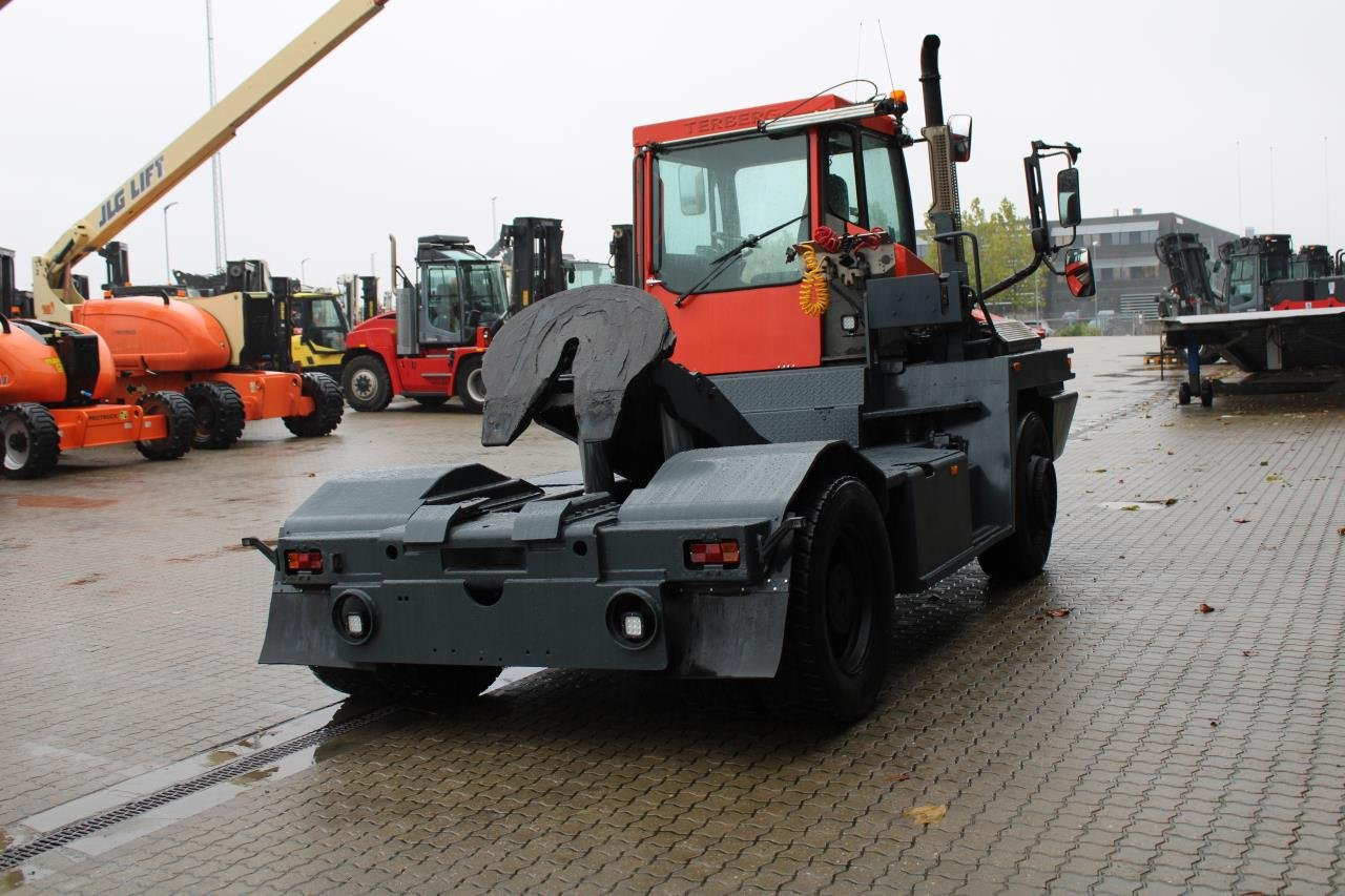 Terberg RT222 - جرار المحطة: صورة 3 Terberg RT222 - جرار المحطة: صورة 3