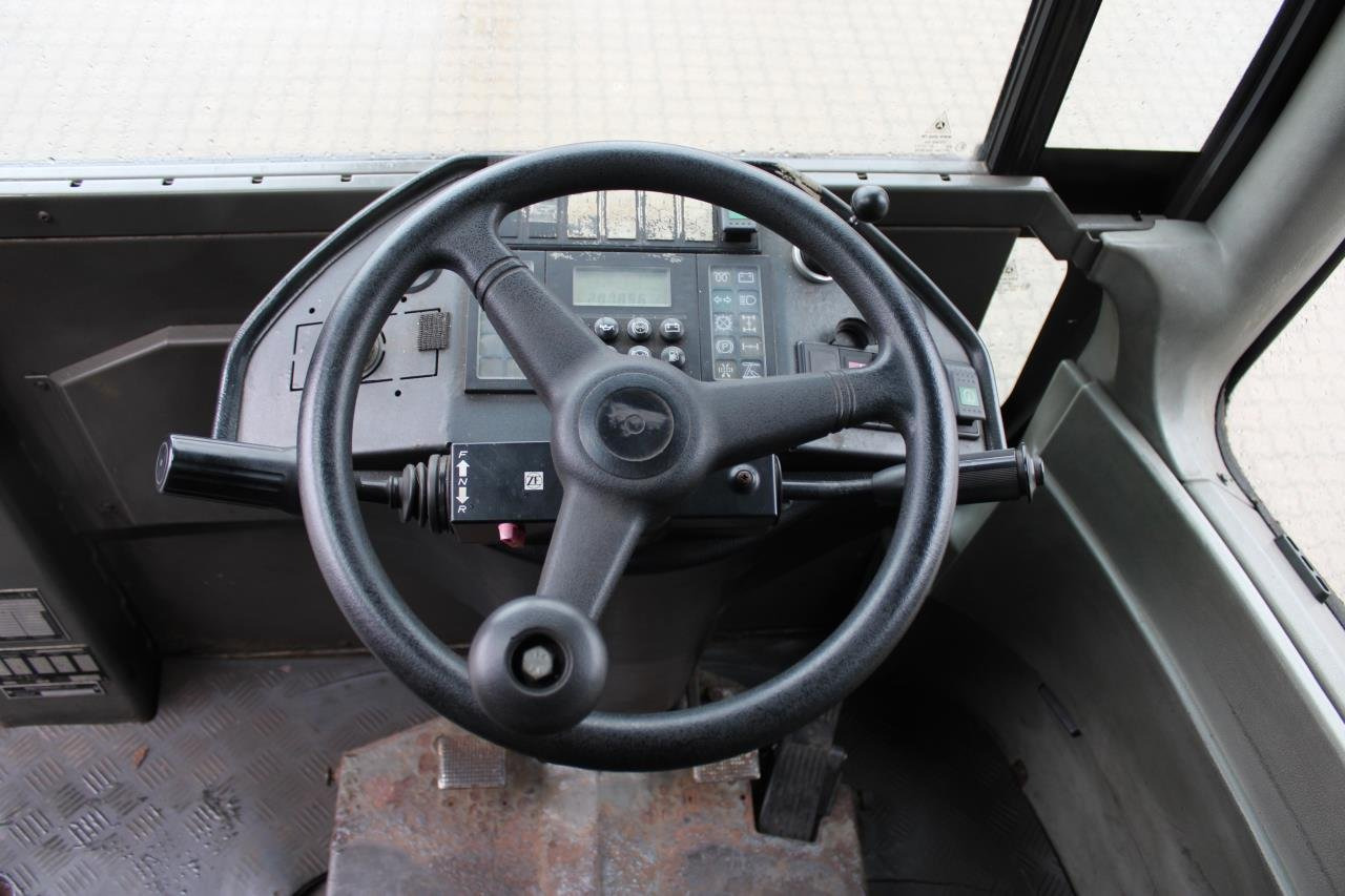 Terberg RT222 - جرار المحطة: صورة 4 Terberg RT222 - جرار المحطة: صورة 4