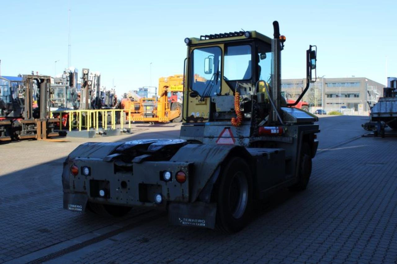 Terberg RT223 - جرار المحطة: صورة 3 Terberg RT223 - جرار المحطة: صورة 3