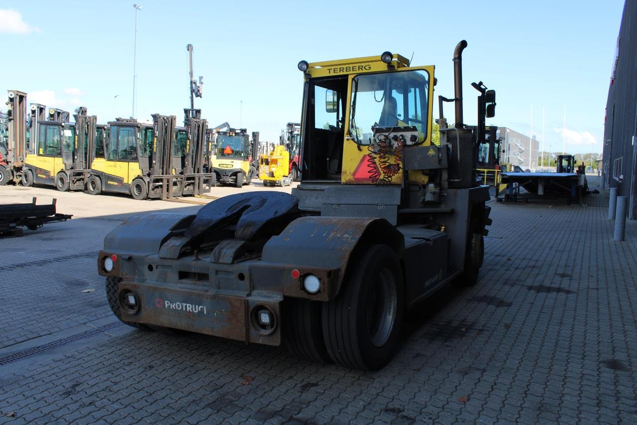 Terberg RT282 - جرار المحطة: صورة 3 Terberg RT282 - جرار المحطة: صورة 3