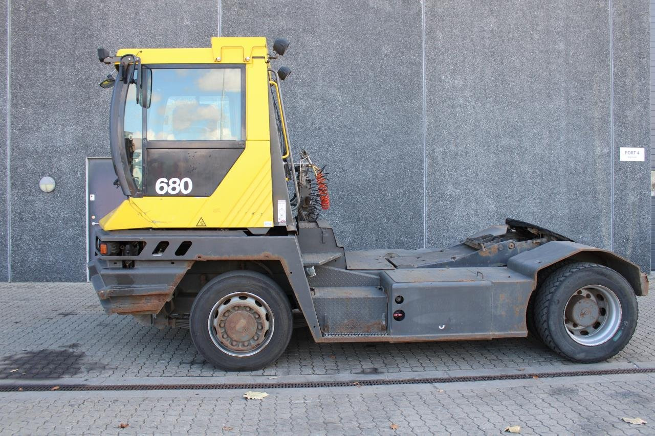 Terberg RT282 - جرار المحطة: صورة 1 Terberg RT282 - جرار المحطة: صورة 1