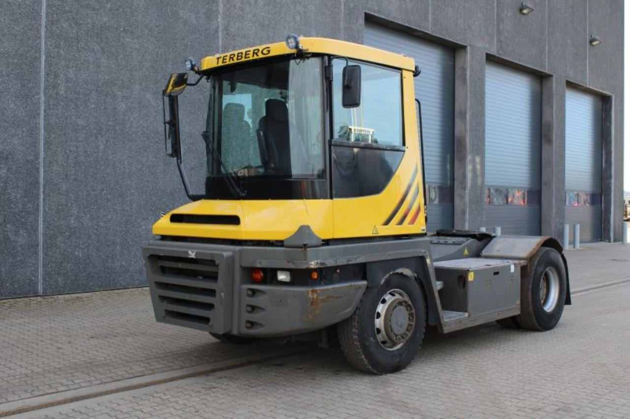 Terberg RT283 - جرار المحطة: صورة 2 Terberg RT283 - جرار المحطة: صورة 2