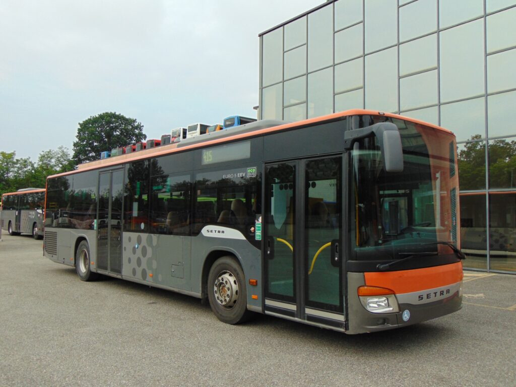 N.3 SETRA S 415 NF – Anno 2008 - حافلة سوبربان: صورة 1 N.3 SETRA S 415 NF – Anno 2008 - حافلة سوبربان: صورة 1