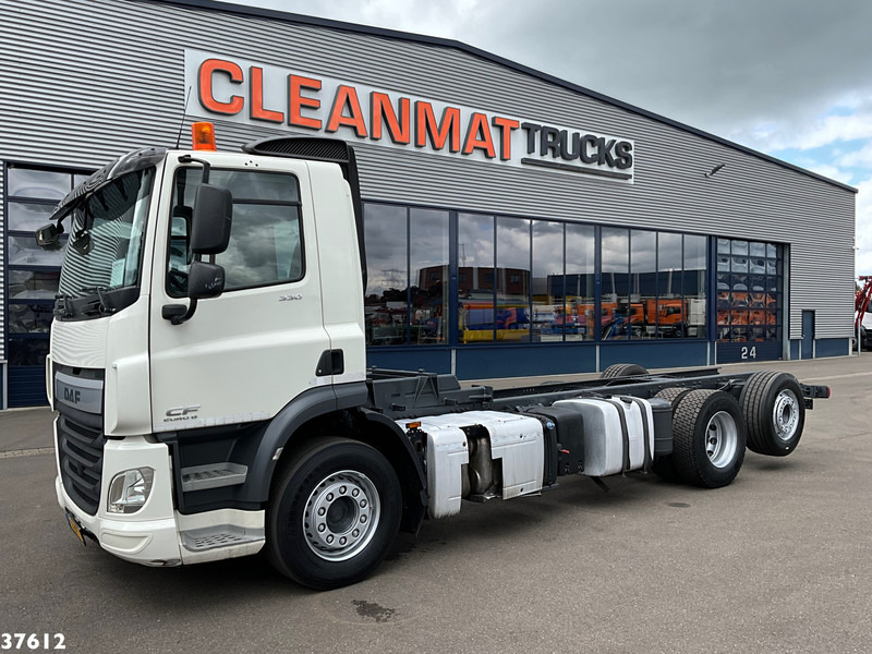 DAF FAN CF 330 Euro 6 Chassis cabine met kraanponton! Just 102.023 km! - شاحنة هيكل كابينة: صورة 2 DAF FAN CF 330 Euro 6 Chassis cabine met kraanponton! Just 102.023 km! - شاحنة هيكل كابينة: صورة 2
