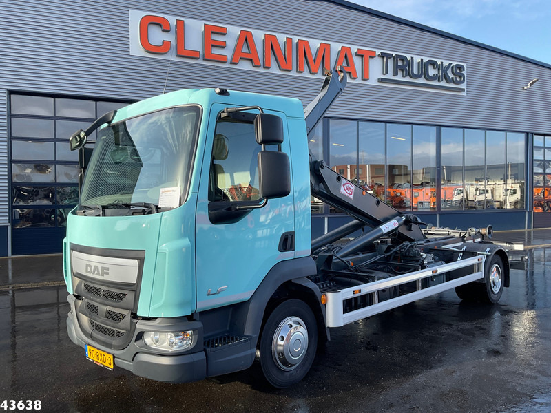 DAF LF 180 Euro 6 14 Ton haakarmsysteem - شاحنة ذات خطاف: صورة 1 DAF LF 180 Euro 6 14 Ton haakarmsysteem - شاحنة ذات خطاف: صورة 1