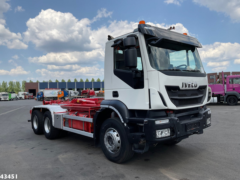 Iveco AD260T 6x4 Euro 6 AJK 20 haakarmsysteem - شاحنة ذات خطاف: صورة 3 Iveco AD260T 6x4 Euro 6 AJK 20 haakarmsysteem - شاحنة ذات خطاف: صورة 3