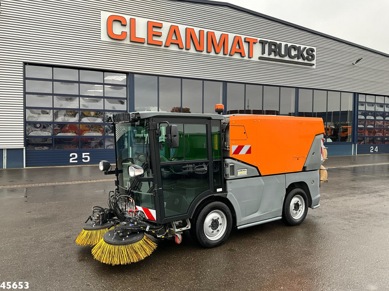 Kärcher MC 250 Just 16.579 km! - سياره كنس شوارع: صورة 2 Kärcher MC 250 Just 16.579 km! - سياره كنس شوارع: صورة 2