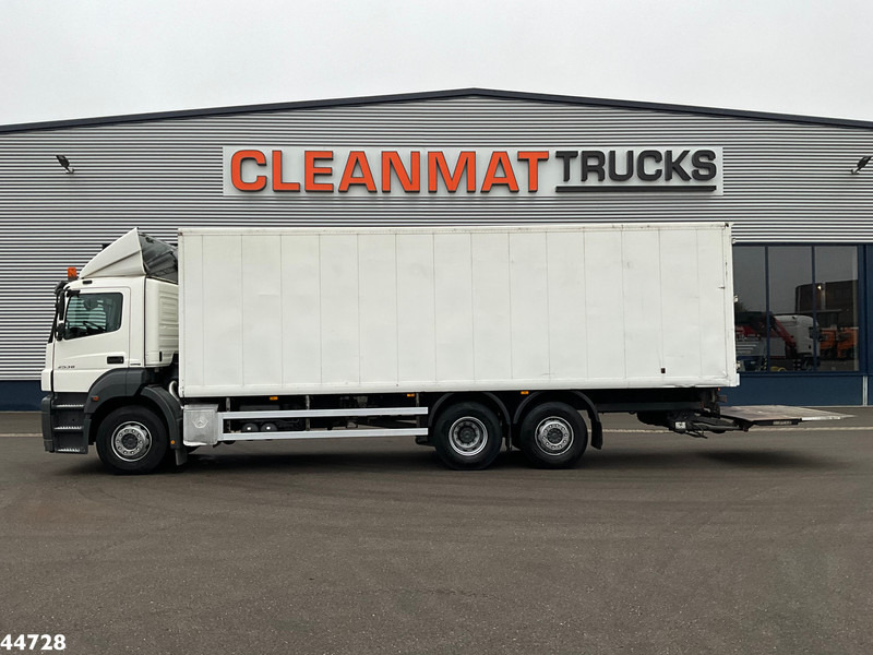 Mercedes-Benz Axor 2636 6x2 Dhollandia laadklep Just 265.901 km! - شاحنة مقفلة: صورة 1 Mercedes-Benz Axor 2636 6x2 Dhollandia laadklep Just 265.901 km! - شاحنة مقفلة: صورة 1