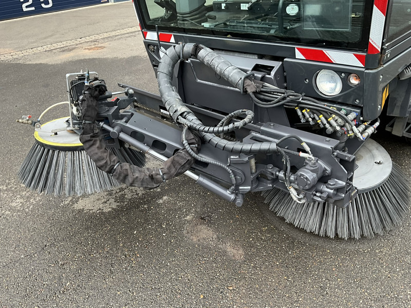 Schmidt Cleango Compact 500 Euro 6 with 3-rd brush Just 4.260 km! - سياره كنس شوارع: صورة 5 Schmidt Cleango Compact 500 Euro 6 with 3-rd brush Just 4.260 km! - سياره كنس شوارع: صورة 5