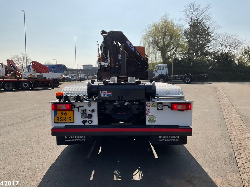 Volvo FM 420 8x2 HMF 28 Tonmeter laadkraan - شاحنة ذات خطاف, شاحنة كرين: صورة 3 Volvo FM 420 8x2 HMF 28 Tonmeter laadkraan - شاحنة ذات خطاف, شاحنة كرين: صورة 3
