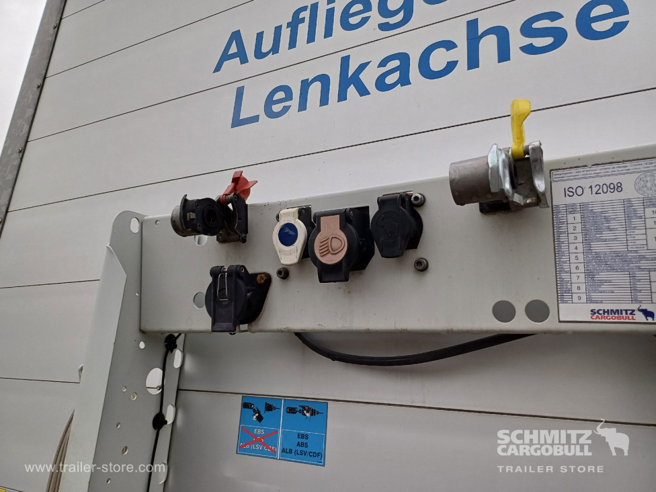 SCHMITZ Auflieger Curtainsider Standard Forklift holder - نصف مقطورة ستارة: صورة 2 SCHMITZ Auflieger Curtainsider Standard Forklift holder - نصف مقطورة ستارة: صورة 2