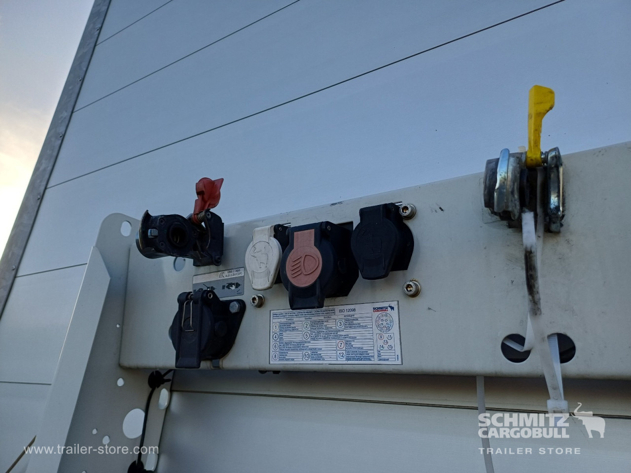 SCHMITZ Auflieger Curtainsider Standard - نصف مقطورة ستارة: صورة 2 SCHMITZ Auflieger Curtainsider Standard - نصف مقطورة ستارة: صورة 2