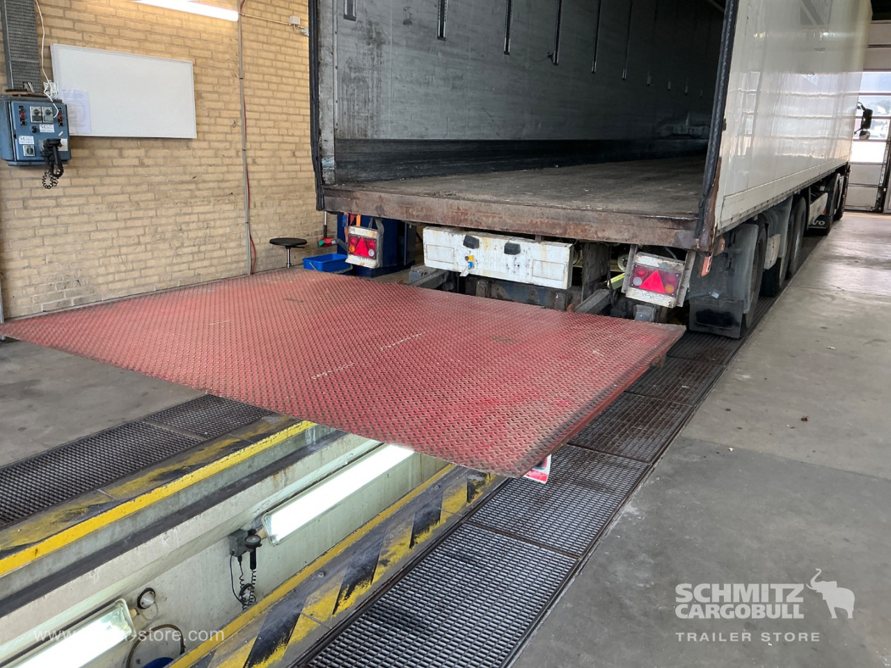 KRONE Dryfreight Standard Taillift - نصف مقطورة صندوق مغلق: صورة 3 KRONE Dryfreight Standard Taillift - نصف مقطورة صندوق مغلق: صورة 3