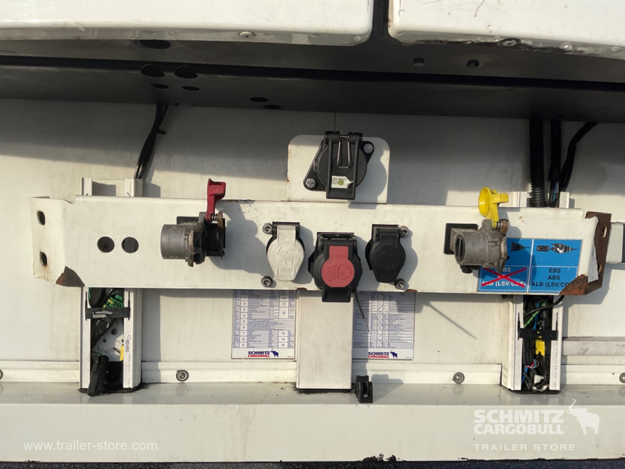 SCHMITZ Reefer Multitemp Double deck - نصف مقطورة متساوي الحرارة: صورة 4 SCHMITZ Reefer Multitemp Double deck - نصف مقطورة متساوي الحرارة: صورة 4