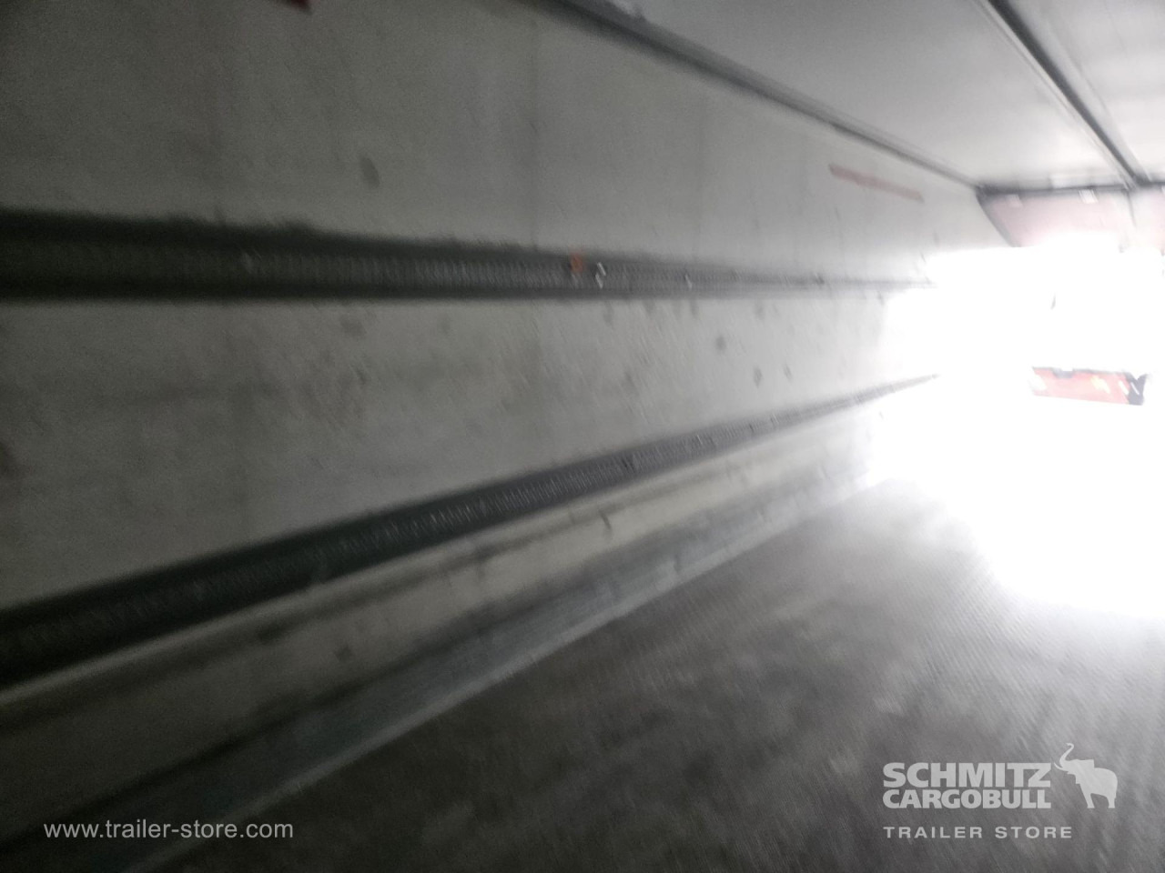 SCHMITZ Reefer Multitemp Taillift - نصف مقطورة متساوي الحرارة: صورة 4 SCHMITZ Reefer Multitemp Taillift - نصف مقطورة متساوي الحرارة: صورة 4