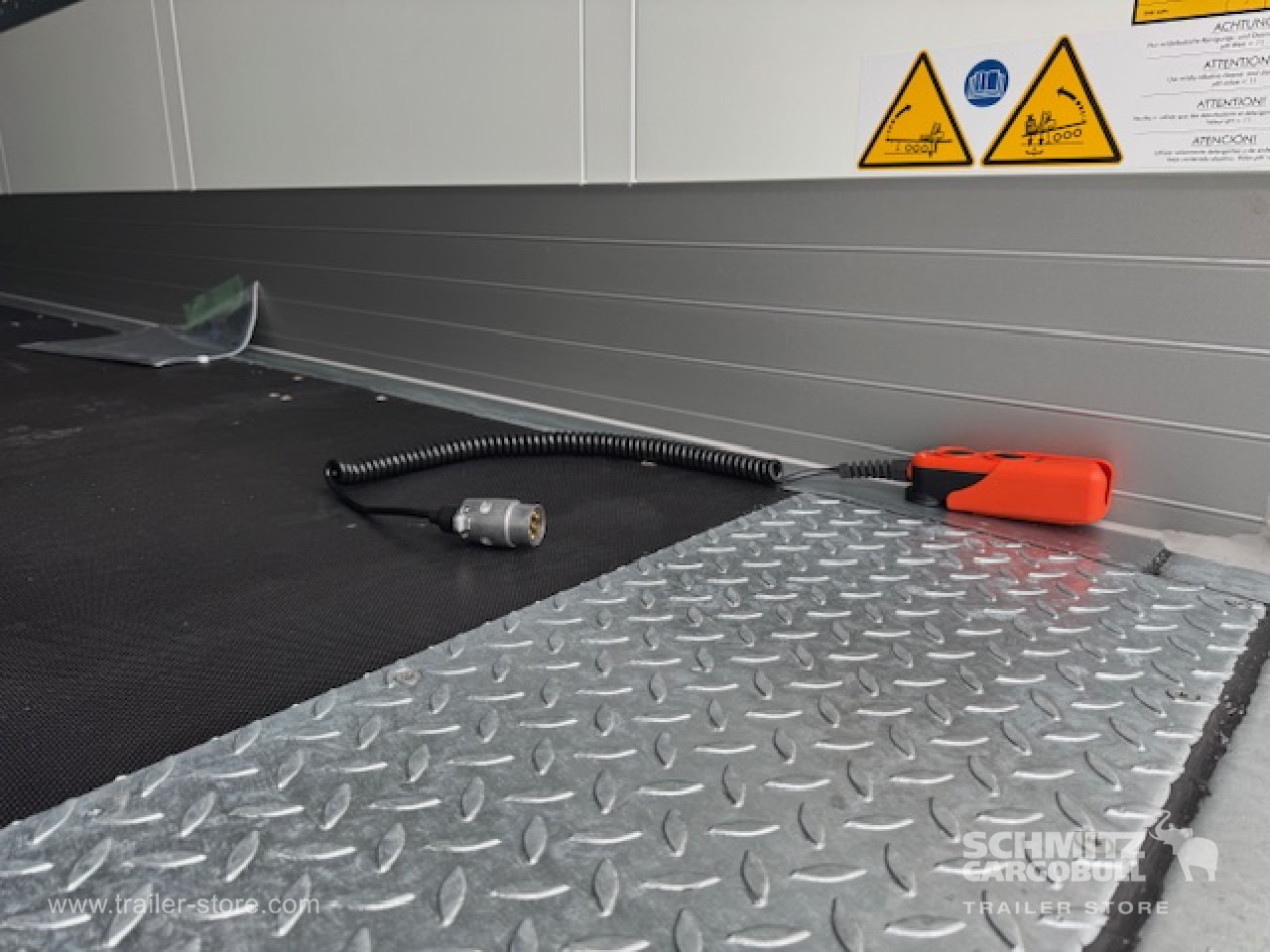 SCHMITZ Oplegger Kasten Standard Taillift - نصف مقطورة صندوق مغلق: صورة 5 SCHMITZ Oplegger Kasten Standard Taillift - نصف مقطورة صندوق مغلق: صورة 5